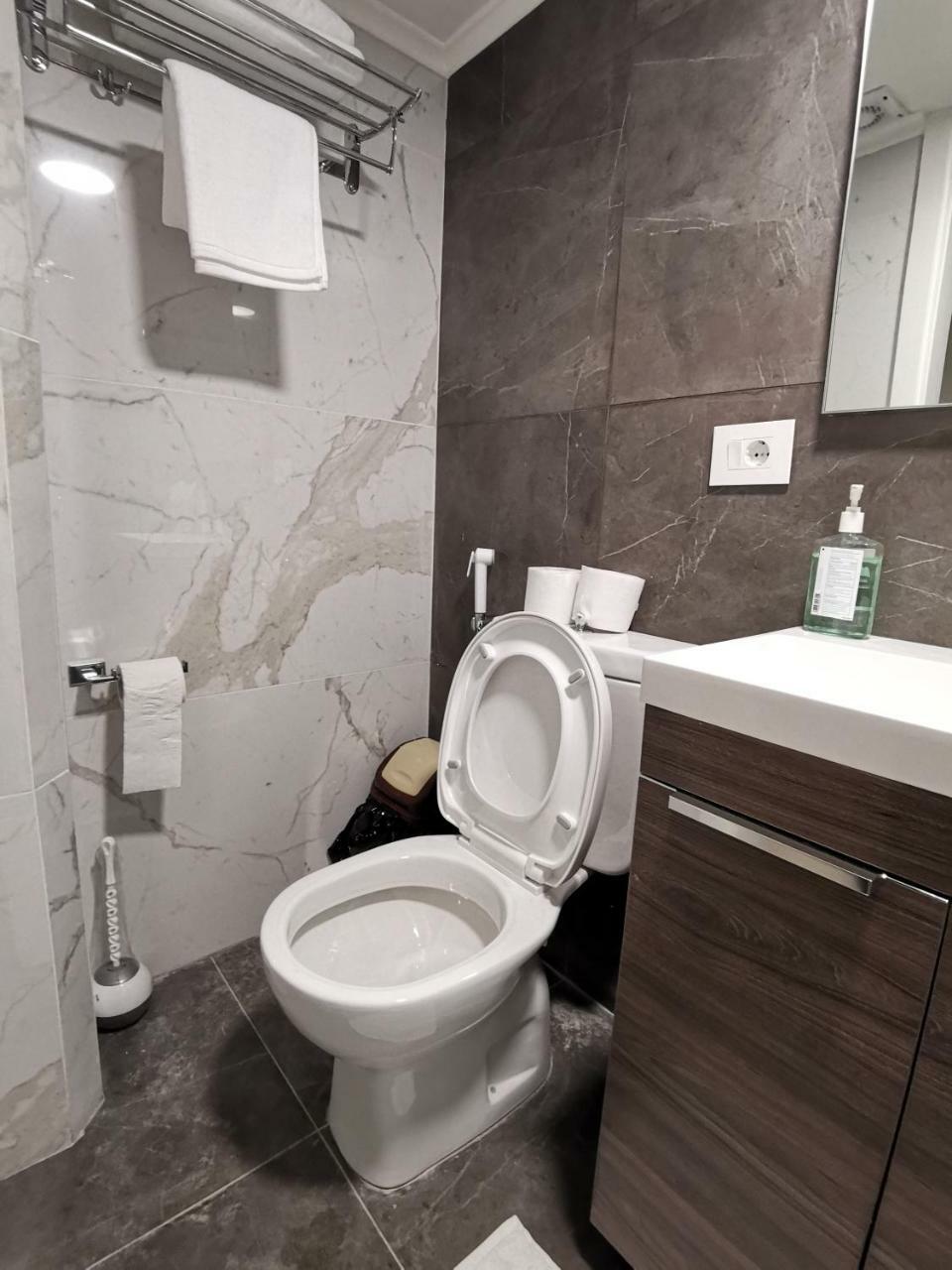 West House Apartments-Mar Mikhael Bejrút Kültér fotó